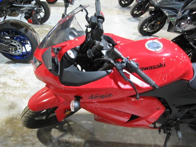 Low km 2012 Ninja 250 with a few scrapes