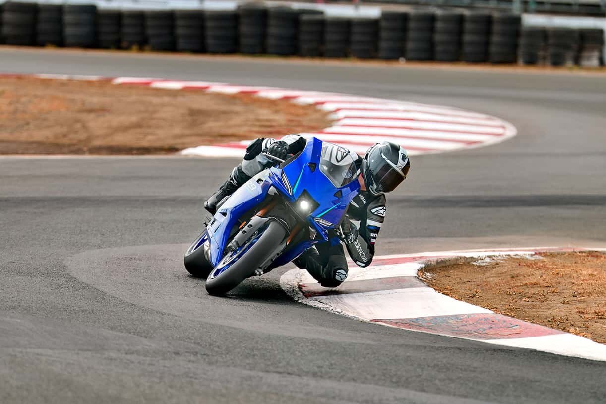 2027 Yamaha YZF R9 Matte Phantom Blue/Fluo Red
