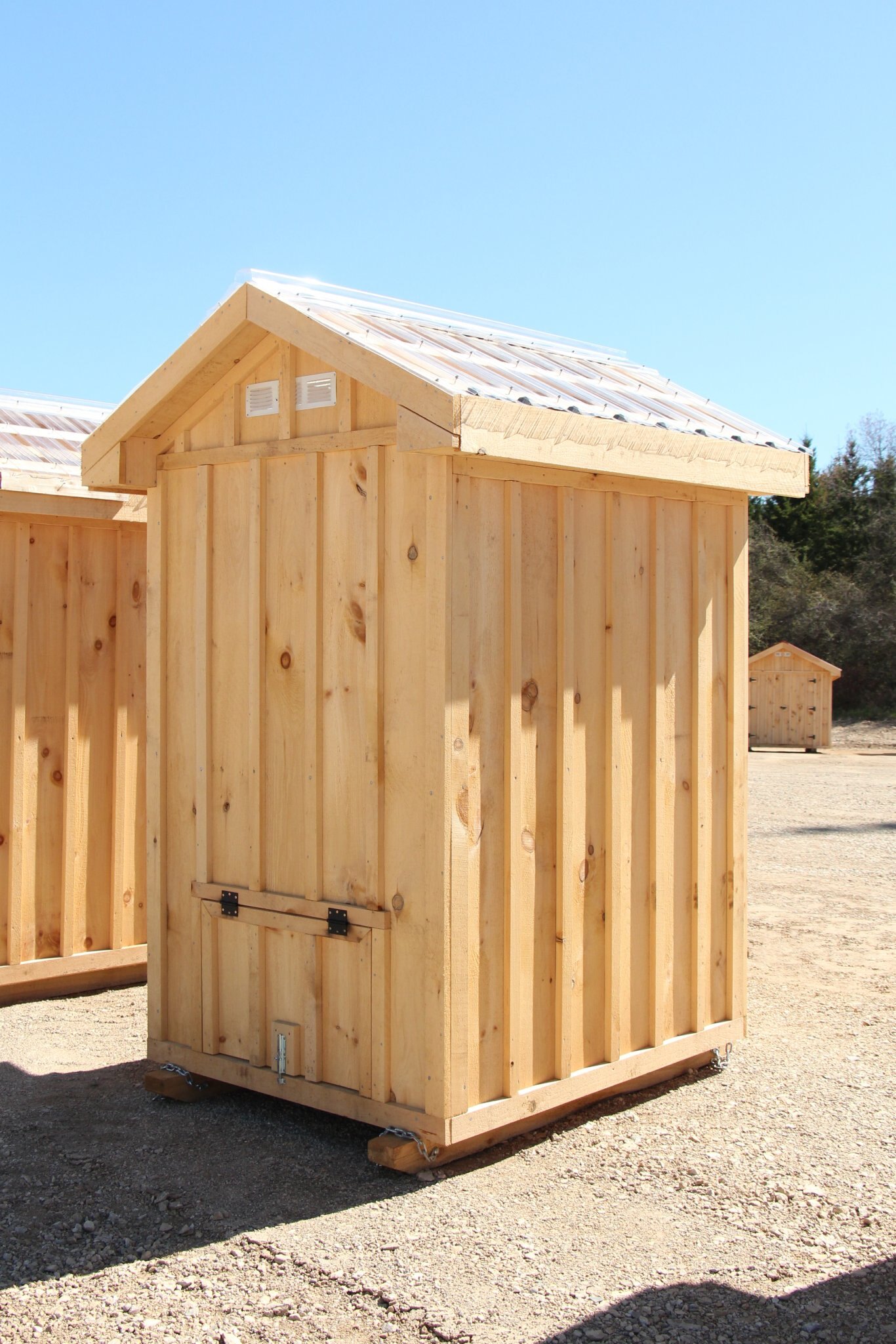 4x5 Outhouse with Clear Roof