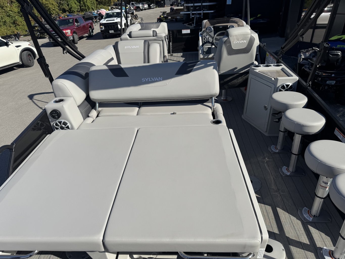 2025 Sylvan L3 DLZ Bar 300HP DEMO