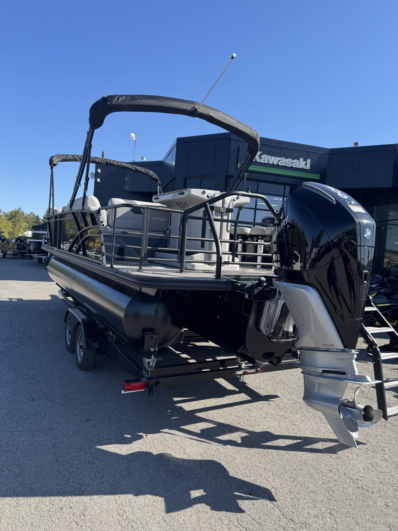 2025 Sylvan L3 DLZ Bar 300HP DEMO