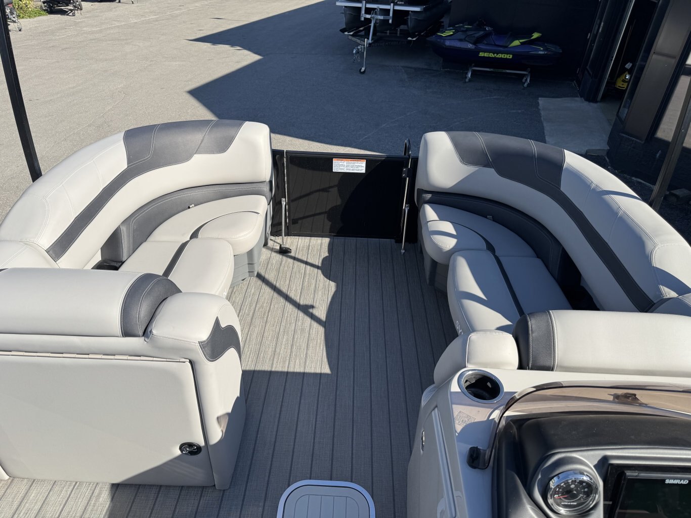 2025 Sylvan L3 DLZ Bar 300HP DEMO