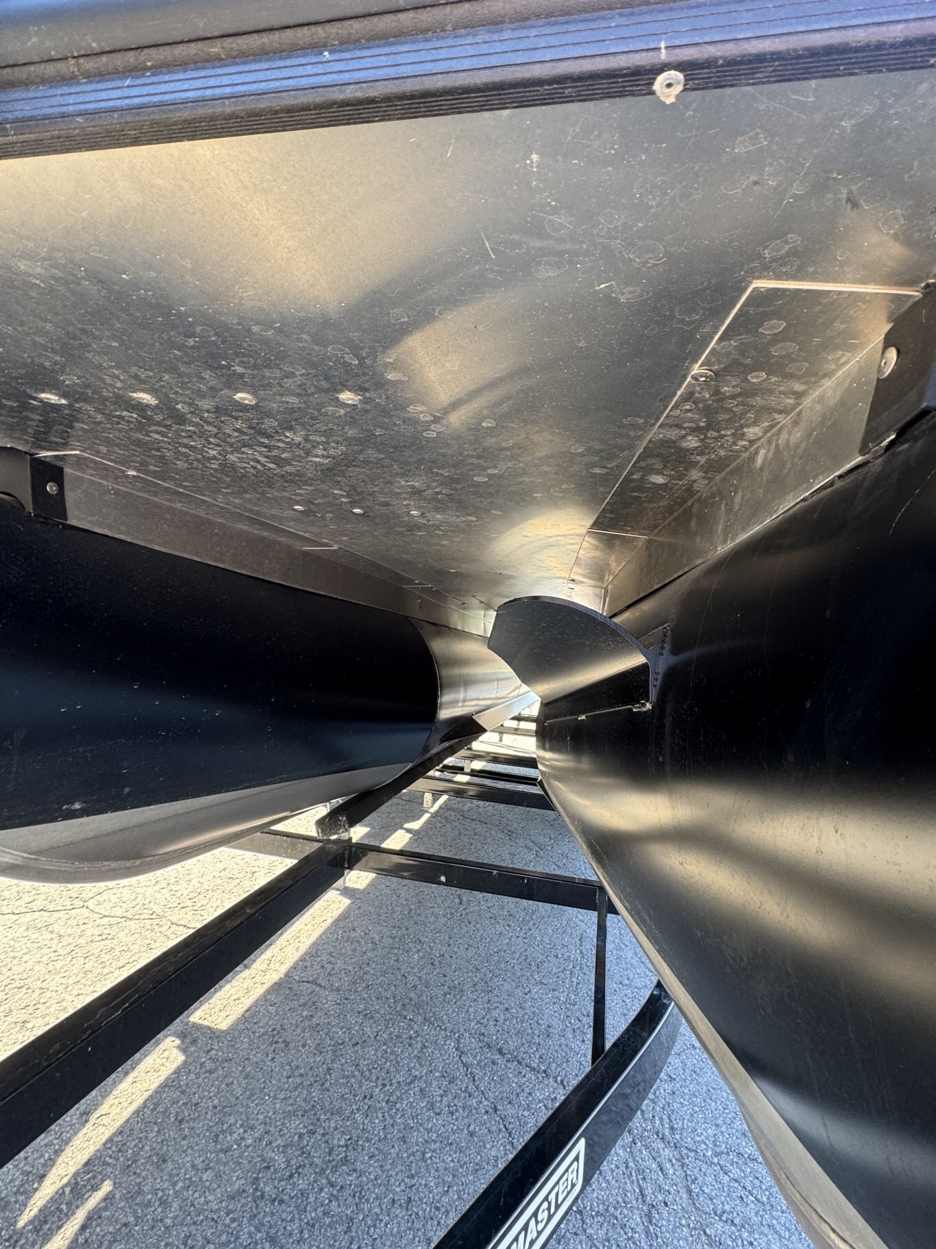 2025 Sylvan L3 DLZ Bar 300HP DEMO