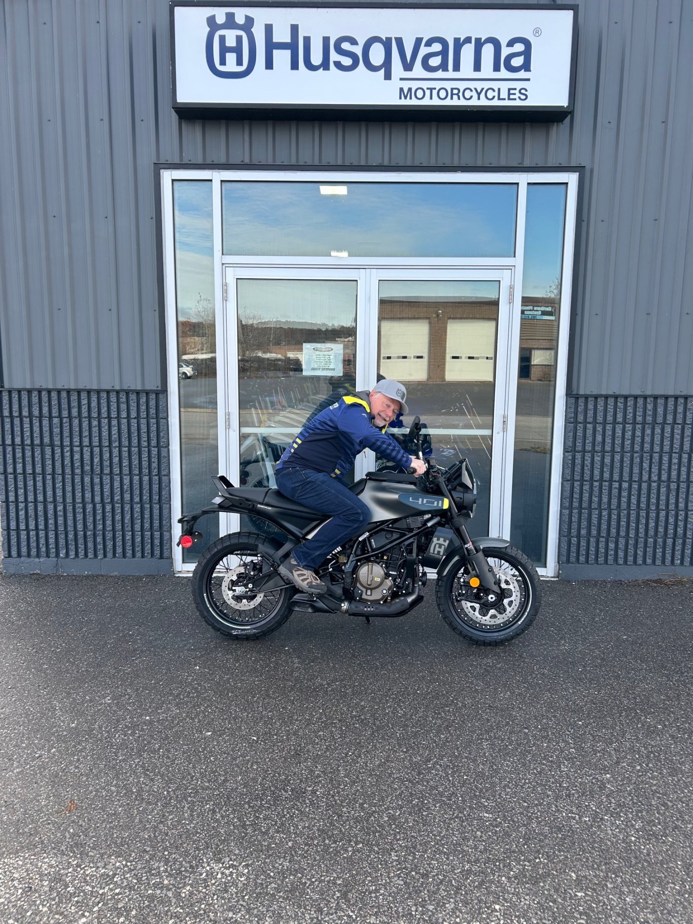 2024 Husqvarna Svartpilen 401