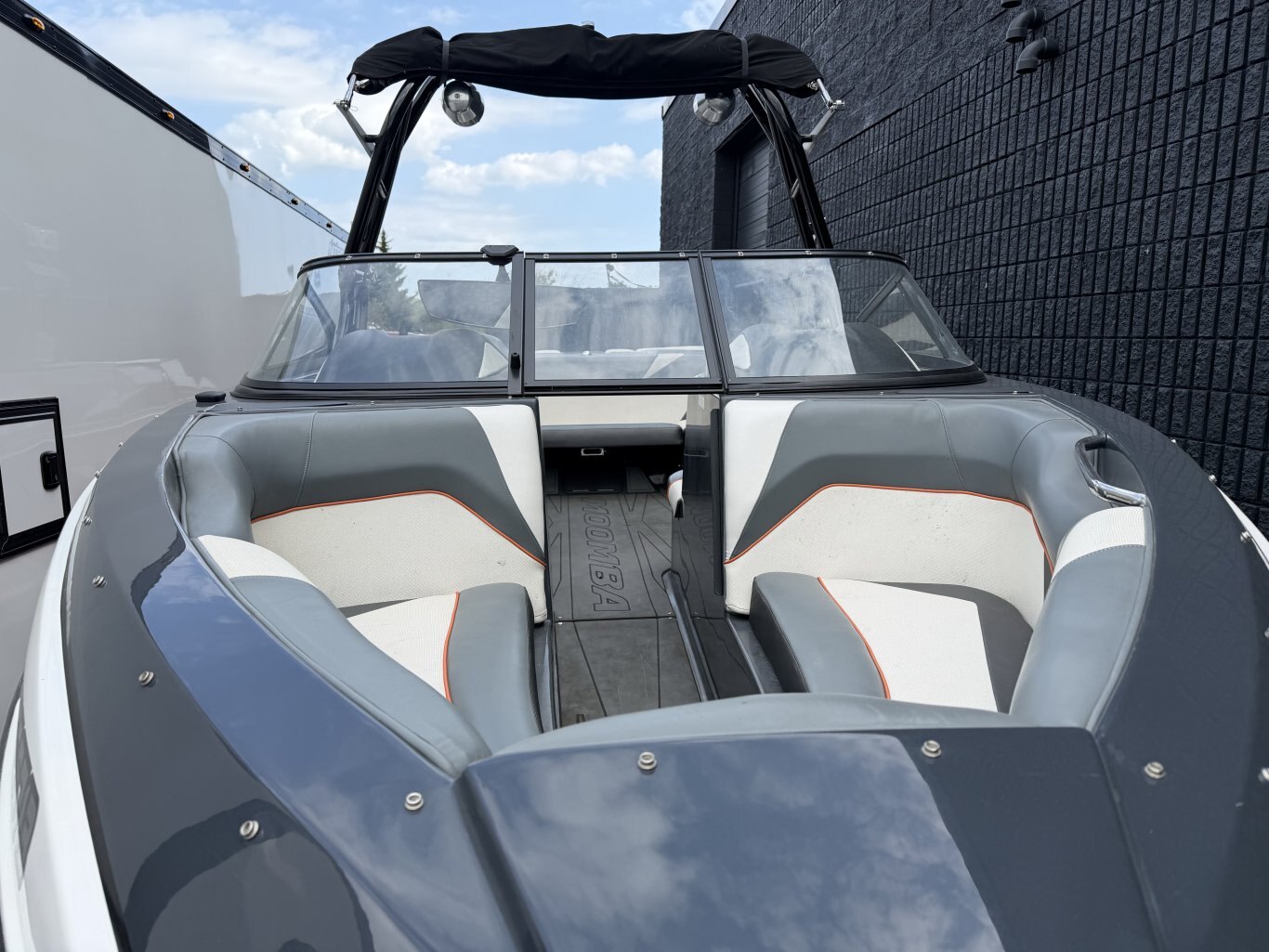 2017 Moomba Craz 22ft Wake & Surf 400HP