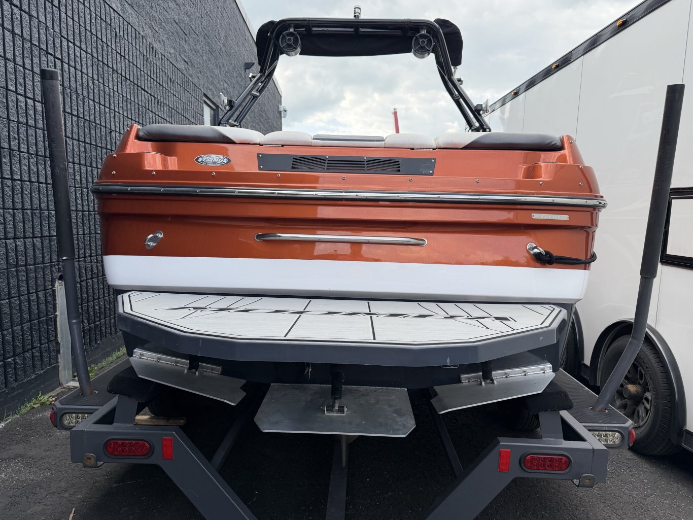 2017 Moomba Craz 22ft Wake & Surf 400HP