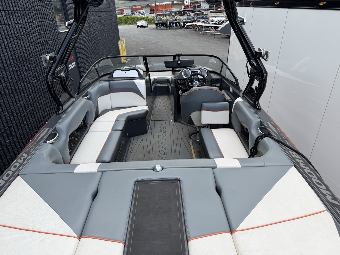 2017 Moomba Craz 22ft Wake & Surf 400HP