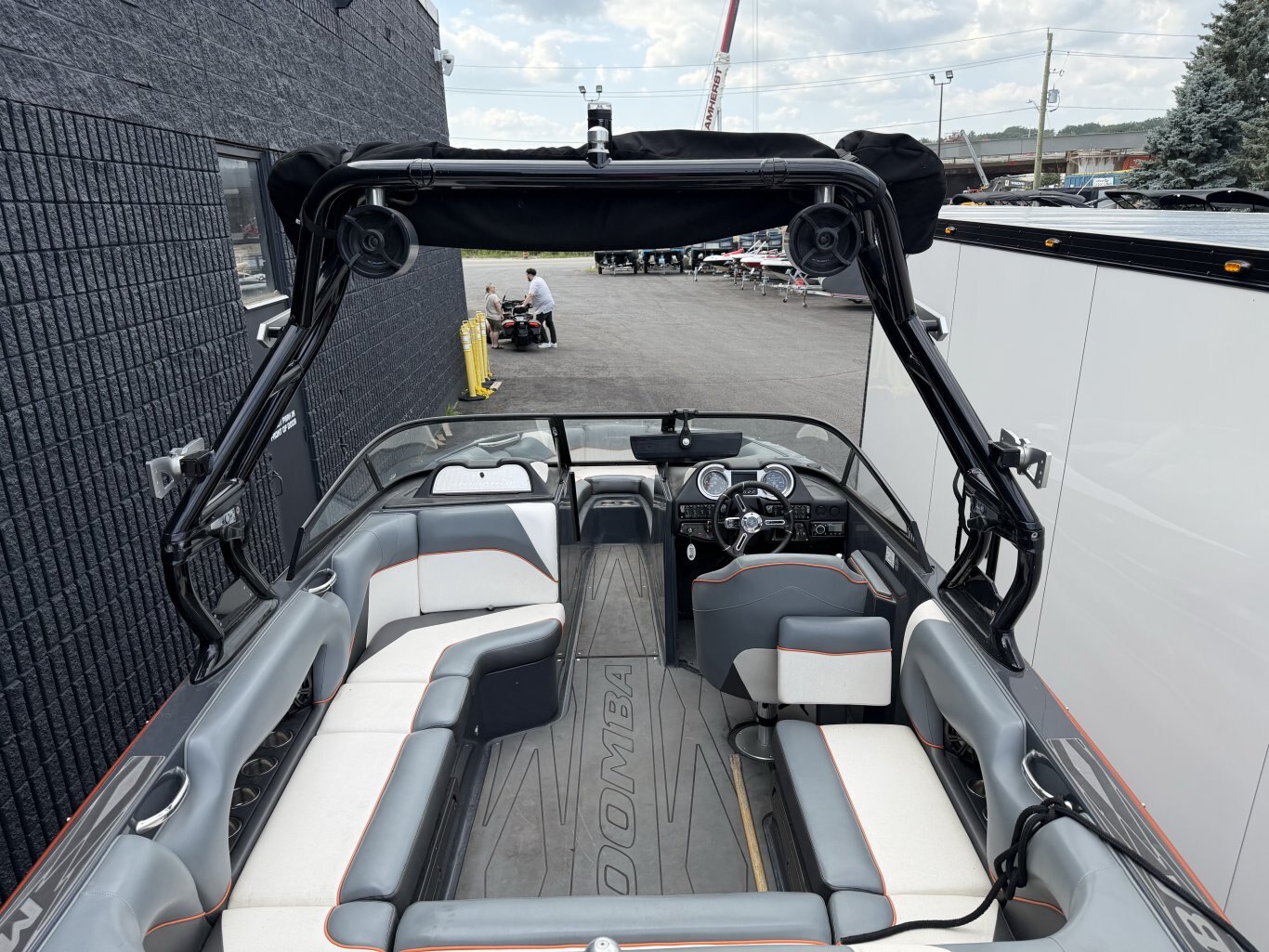 2017 Moomba Craz 22ft Wake & Surf 400HP