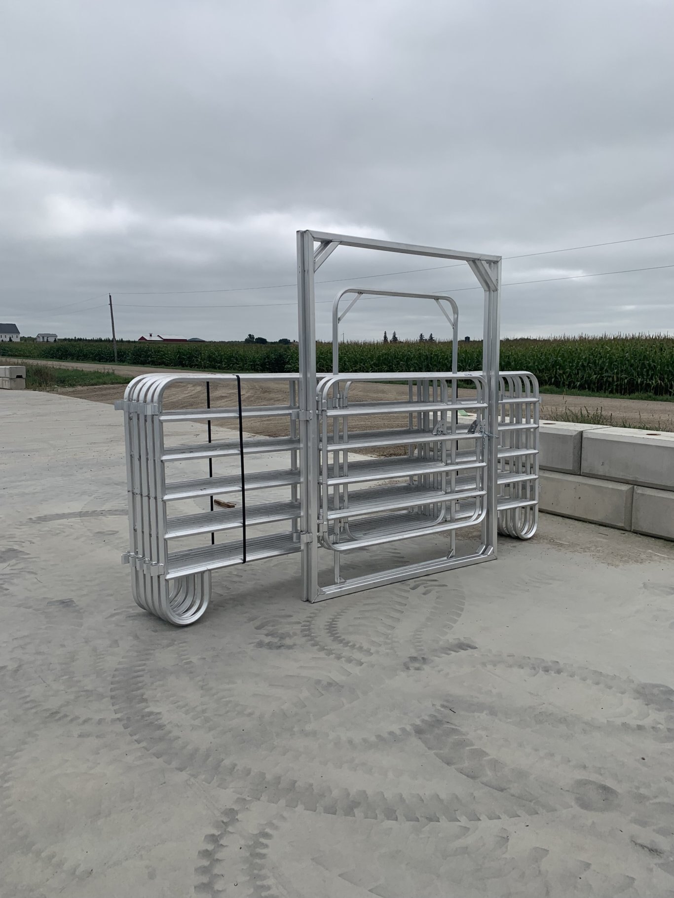 Aluminum Diamond Bar Gates