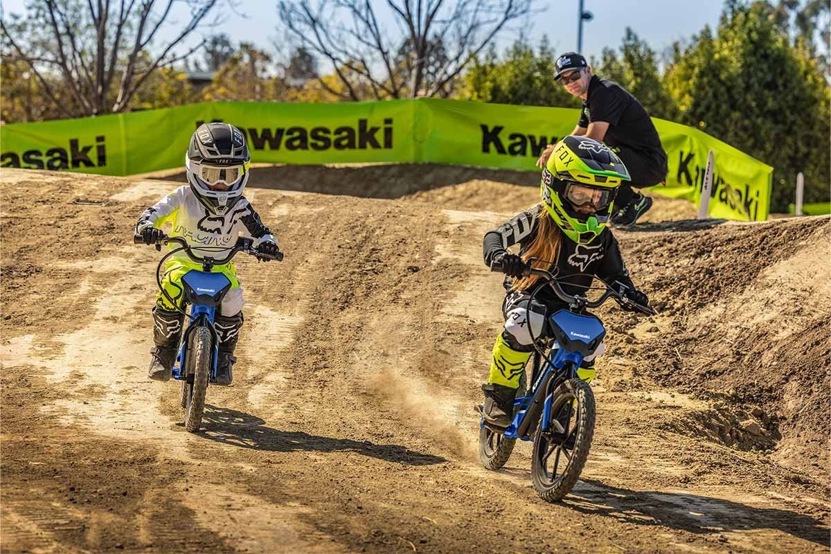 2027 Kawasaki ELEKTRODE 16 Candy Plasma Blue