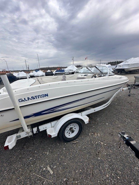 18' Glastron Bowrider c/w Volvo Penta 3.0L & Trailer