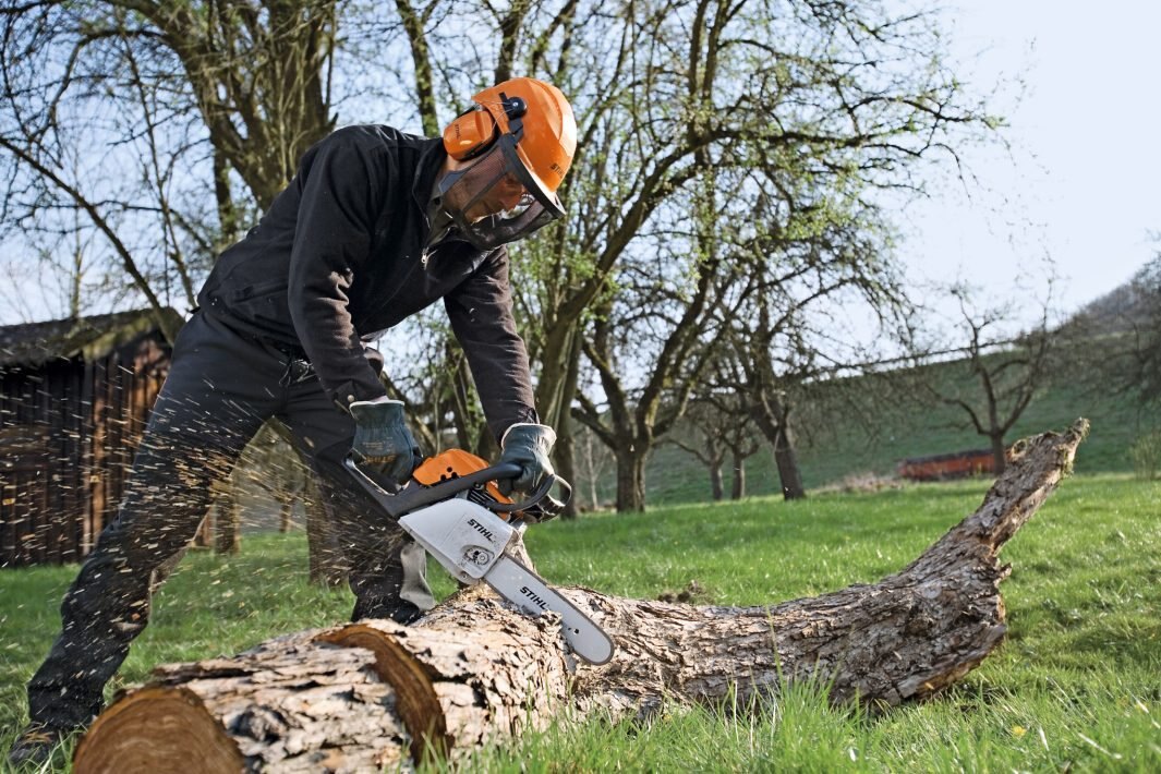 STIHL MS 211 CHAIN SAW 14