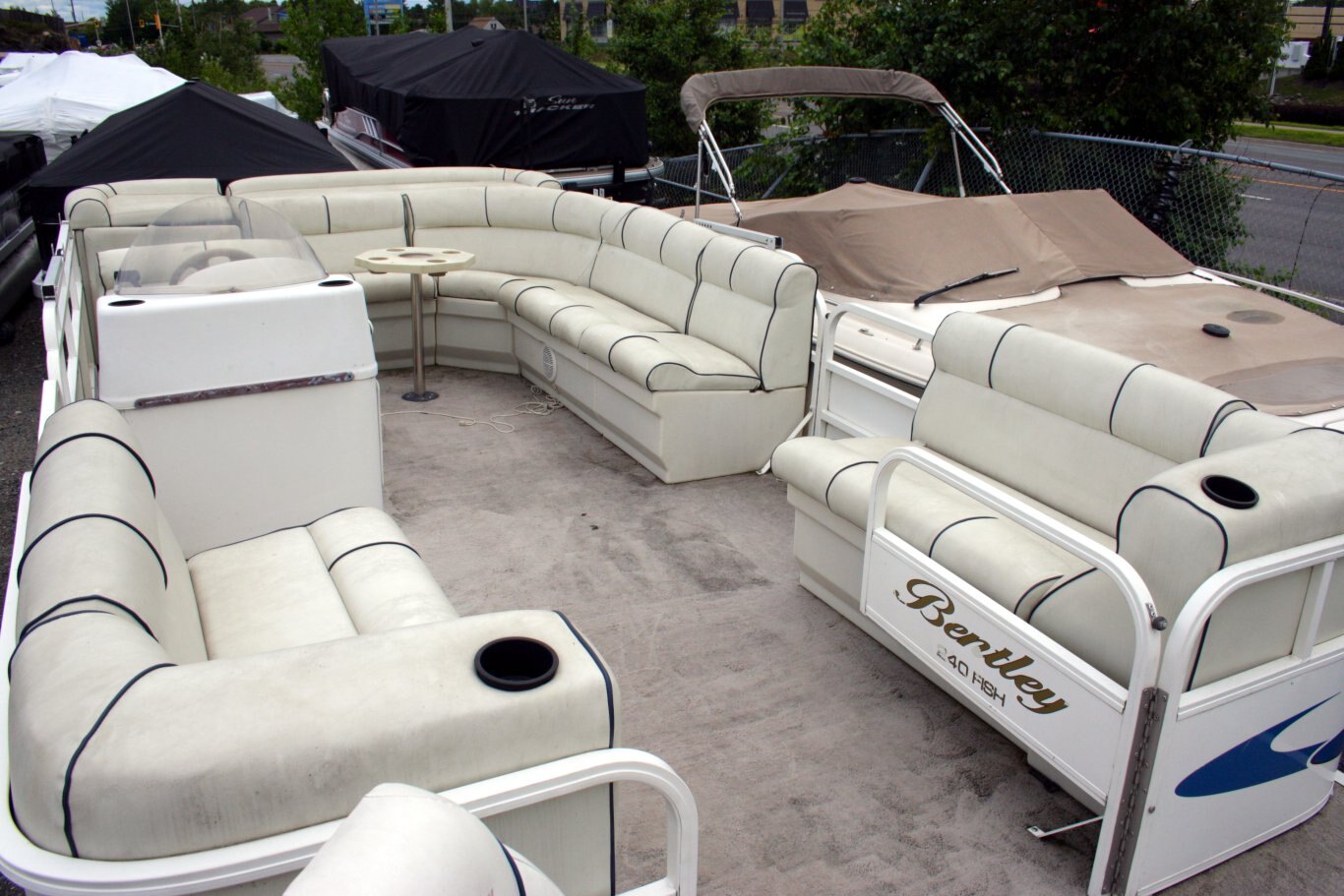 Bentley Pontoon Fish and Fun Mercury 50hp