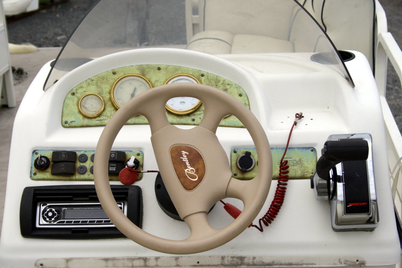 Bentley Pontoon Fish and Fun Mercury 50hp