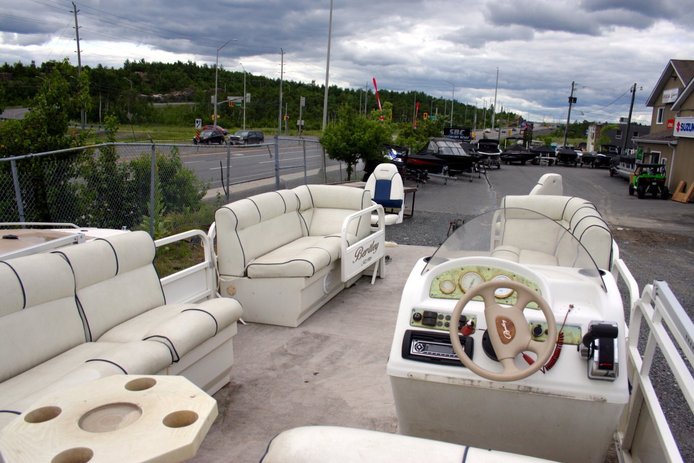 Bentley Pontoon Fish and Fun Mercury 50hp