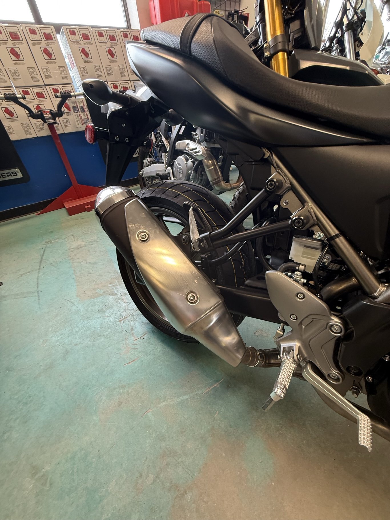 2026 Suzuki GSX-8TT Glass Sparkle Black (YVB)