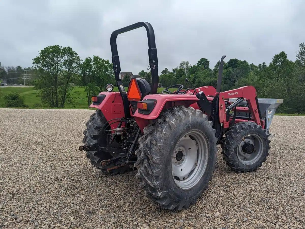 2017 Mahindra 5570