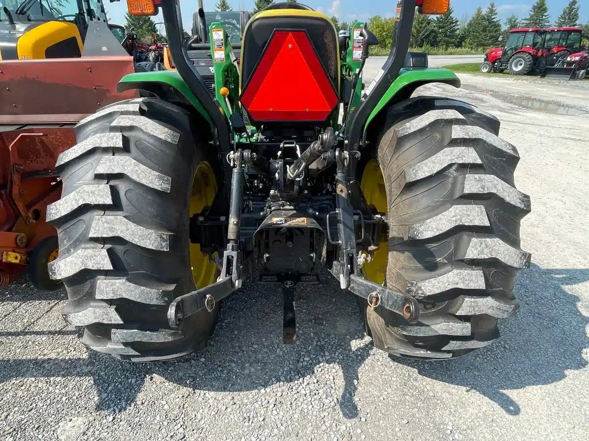 John Deere 4105