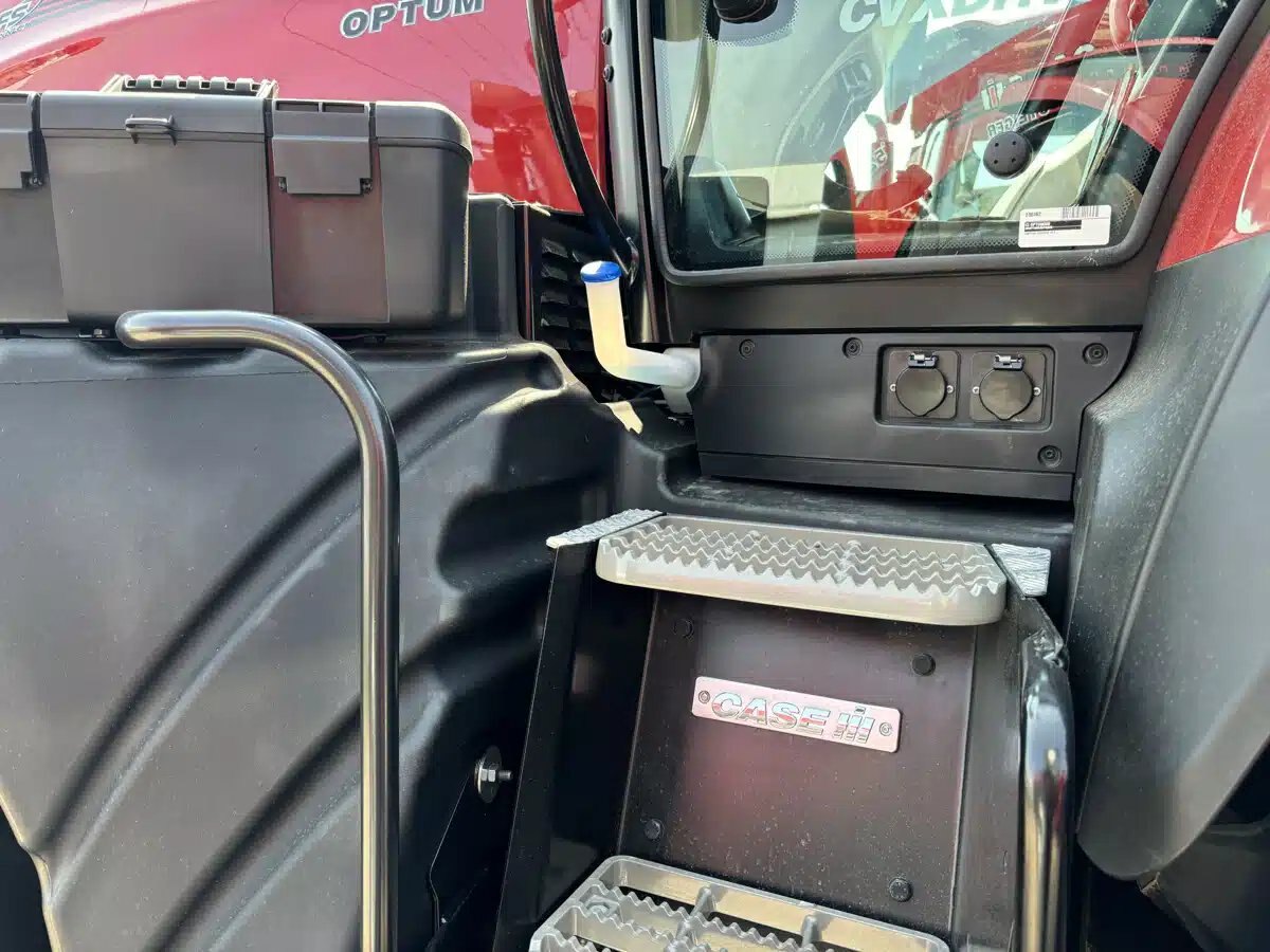 2024 Case IH Optum 300 CVX