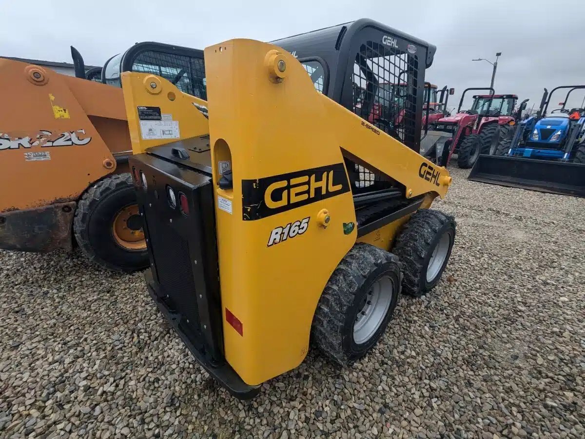 2022 Gehl R165