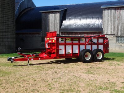 H&S HPH4255 383.39 Cu. Ft. Struck Per ASAE S324.2 Hydra-Push Manure Spreader