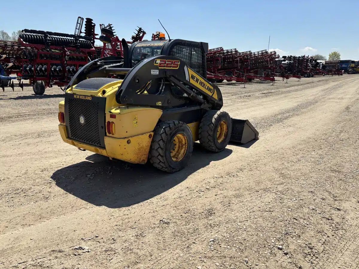 2015 New Holland L225