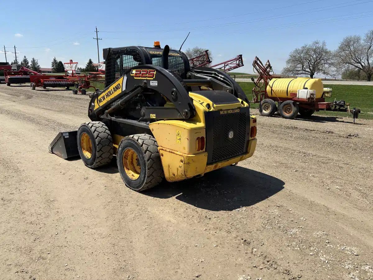 2015 New Holland L225