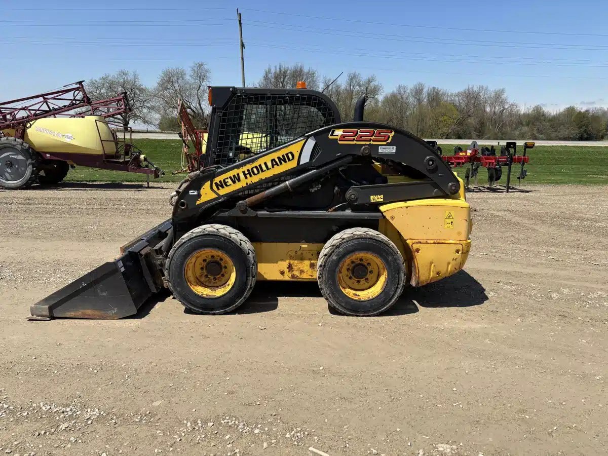 2015 New Holland L225