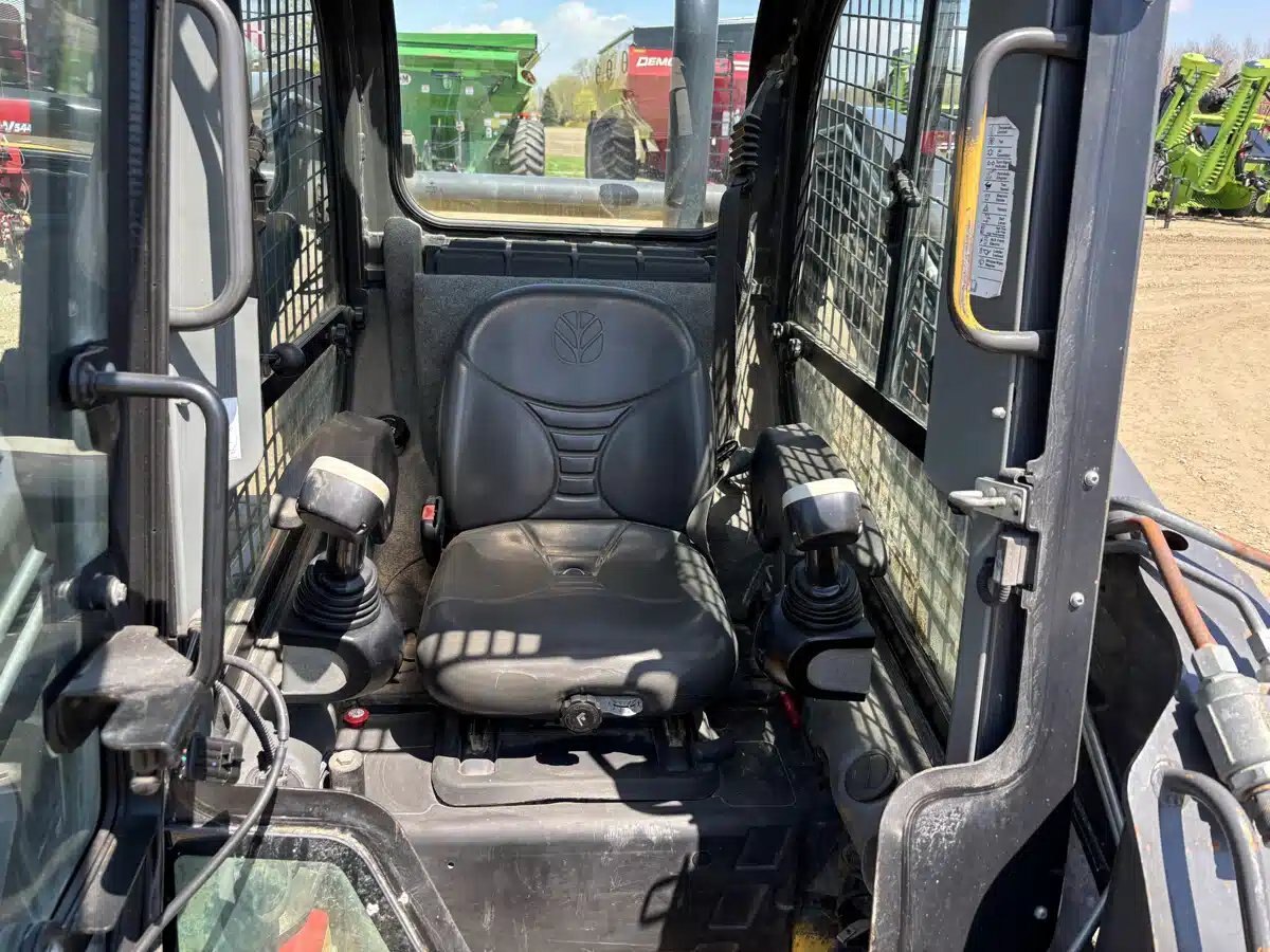 2015 New Holland L225