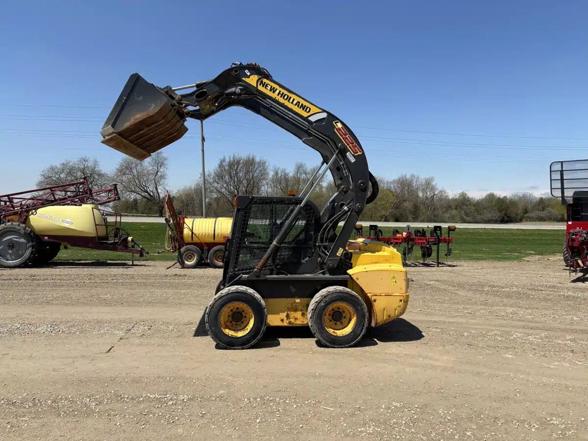 2015 New Holland L225