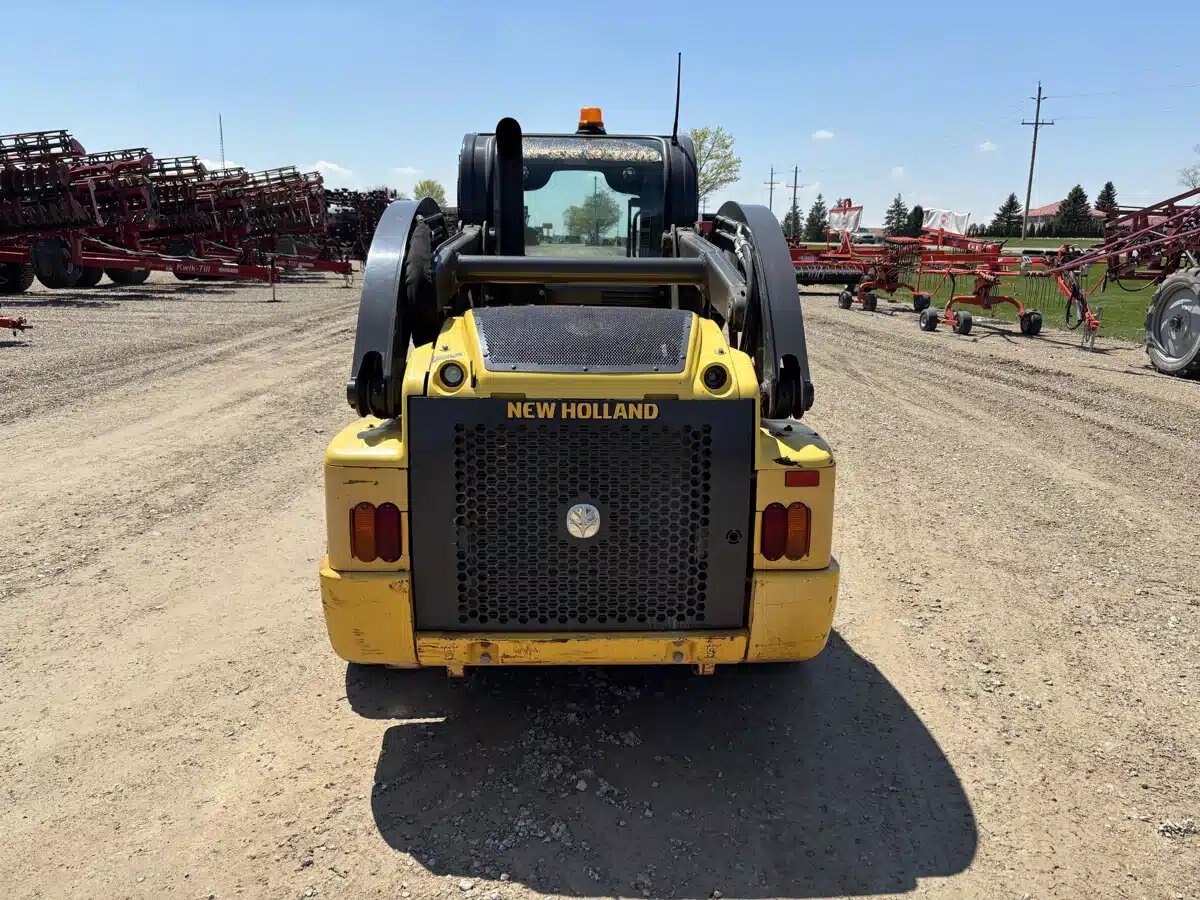 2015 New Holland L225