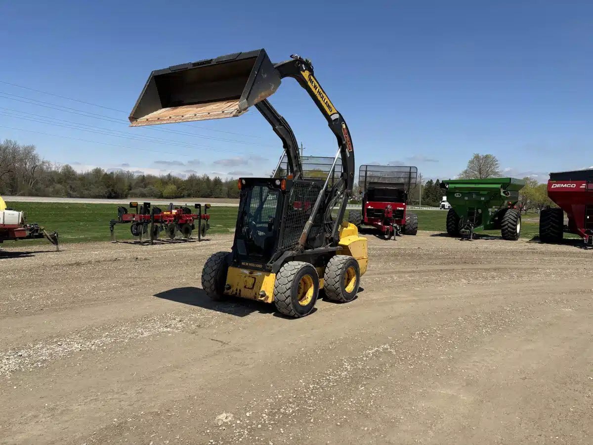 2015 New Holland L225