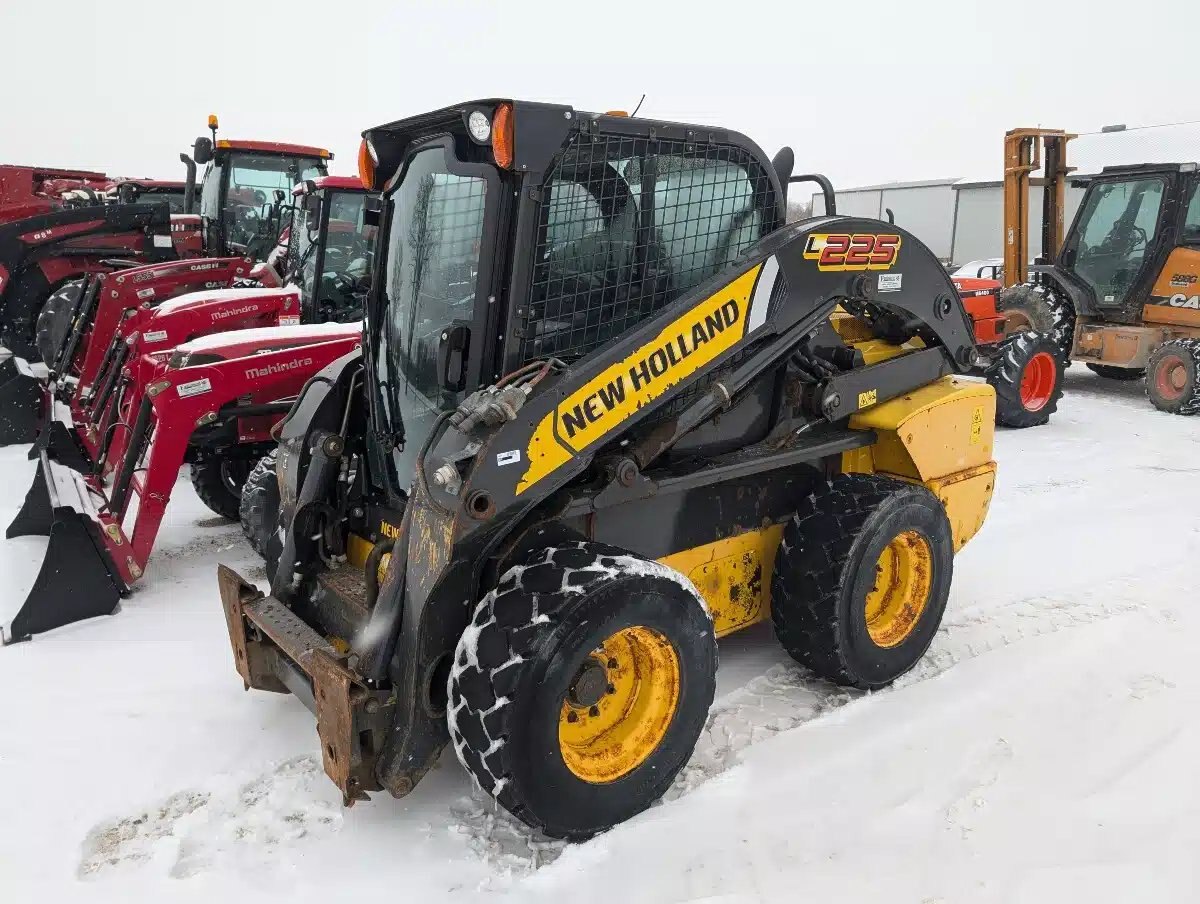 2015 New Holland L225