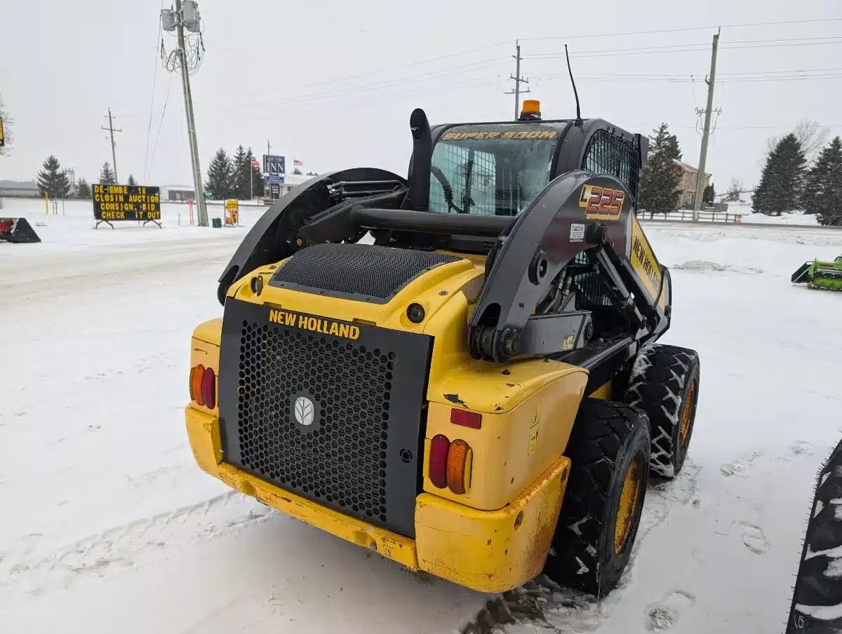 2015 New Holland L225