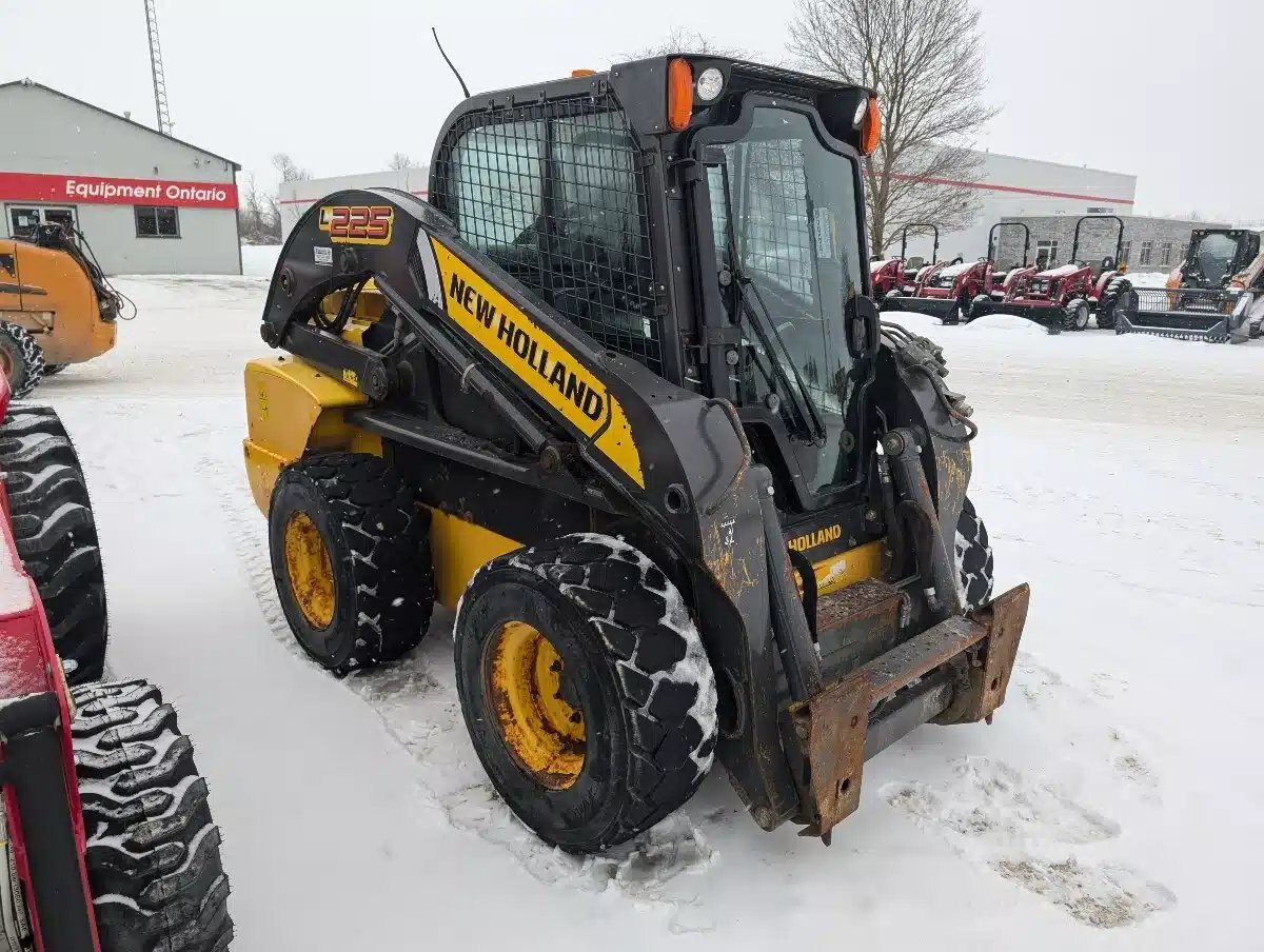 2015 New Holland L225