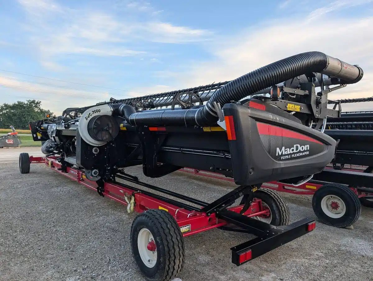 2017 MacDon Industries Ltd. FD75