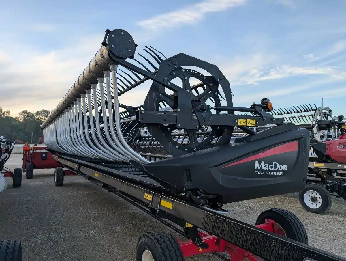 2017 MacDon Industries Ltd. FD75