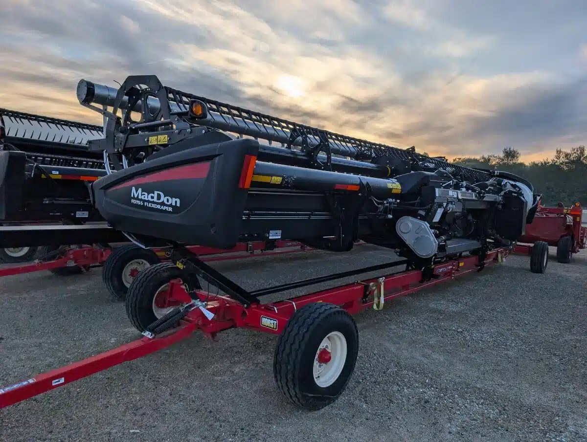 2017 MacDon Industries Ltd. FD75