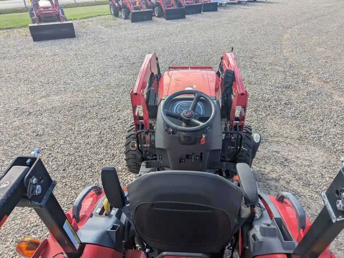 2022 Mahindra 1635 HST