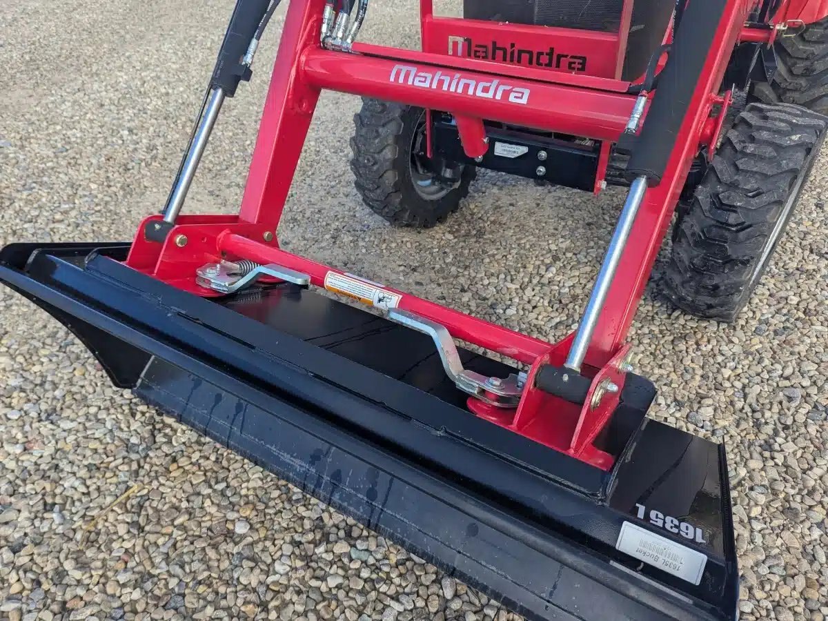 2022 Mahindra 1635 HST