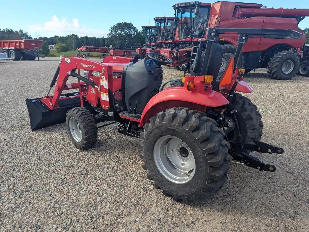 2022 Mahindra 1635 HST