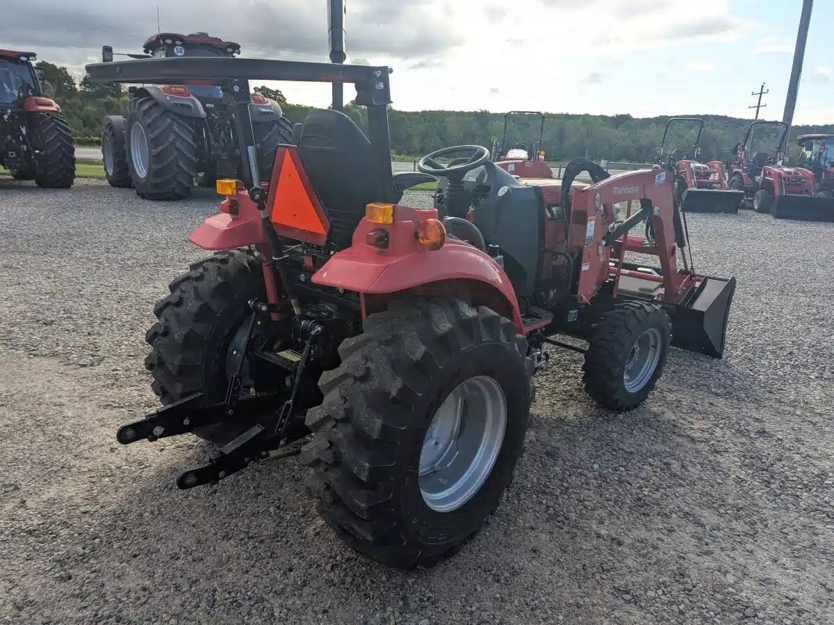 2022 Mahindra 1635 HST