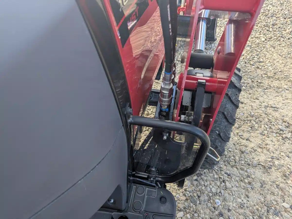 2022 Mahindra 1635 HST