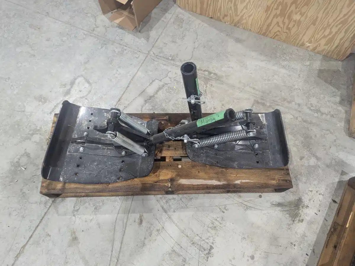 2023 MacDon Industries Ltd. B6733