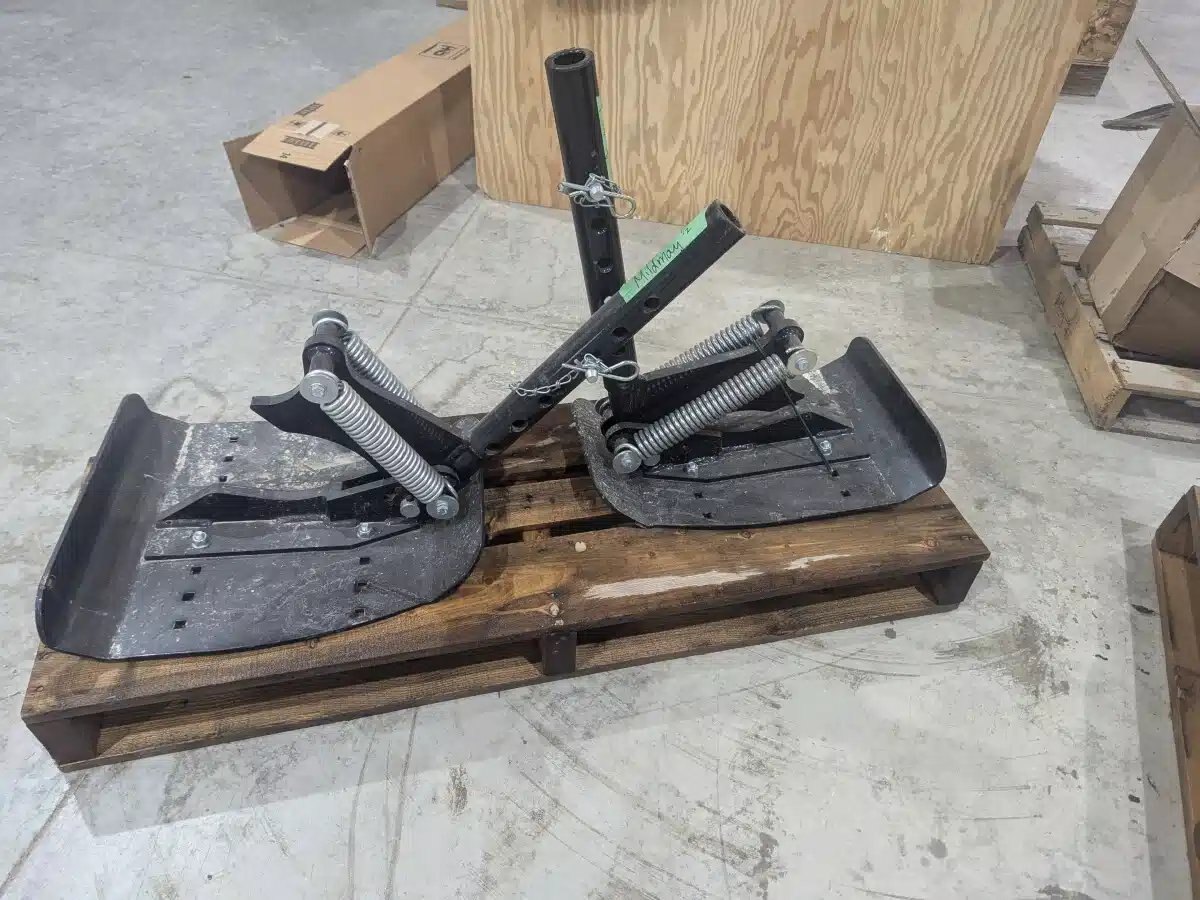 2023 MacDon Industries Ltd. B6733