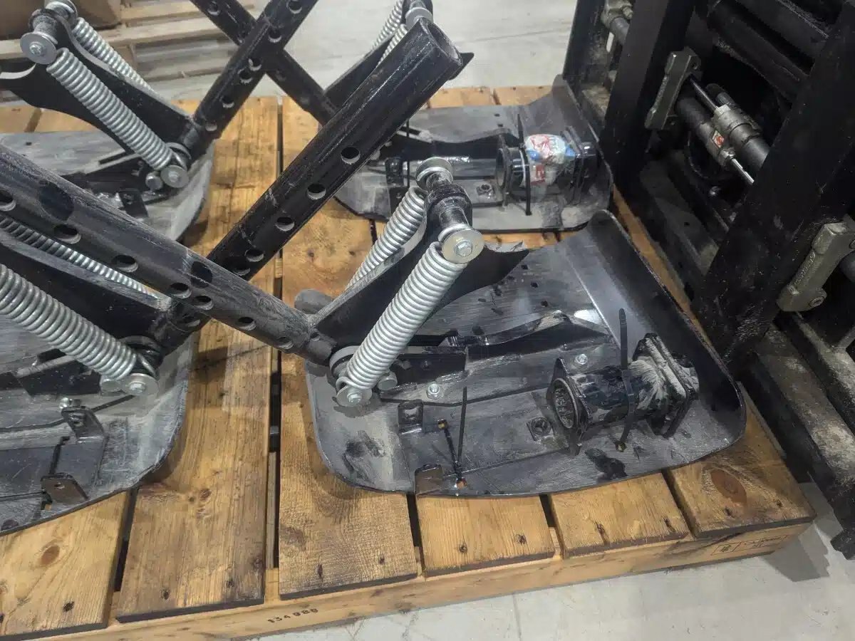 2023 MacDon Industries Ltd. B6733