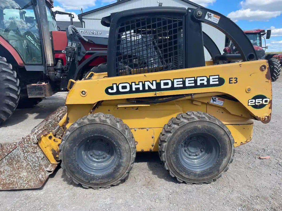 2000 John Deere 250