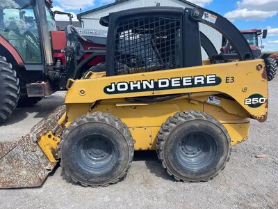 2000 John Deere 250