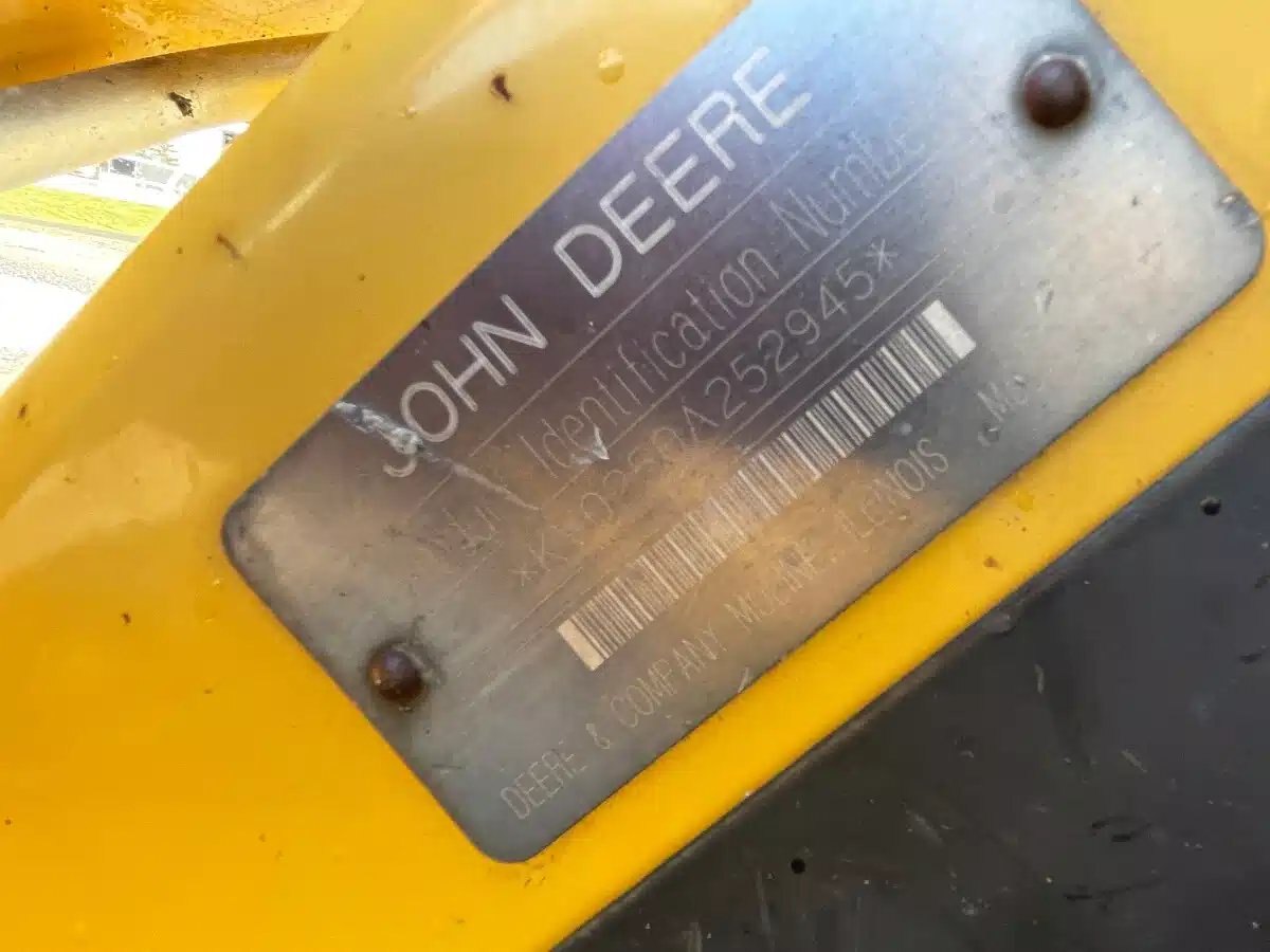 2000 John Deere 250
