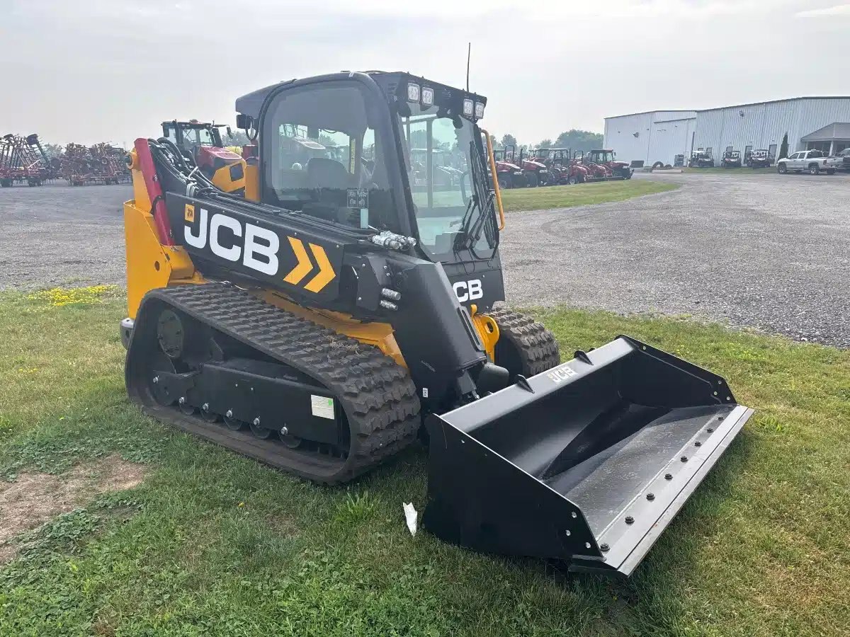 2025 JCB 3TS 8T